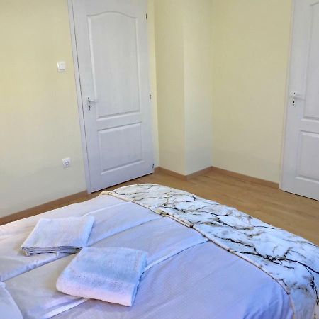 Ella Apartman เดเบรตเซน ภายนอก รูปภาพ