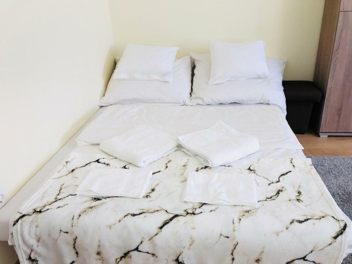 Ella Apartman เดเบรตเซน ภายนอก รูปภาพ