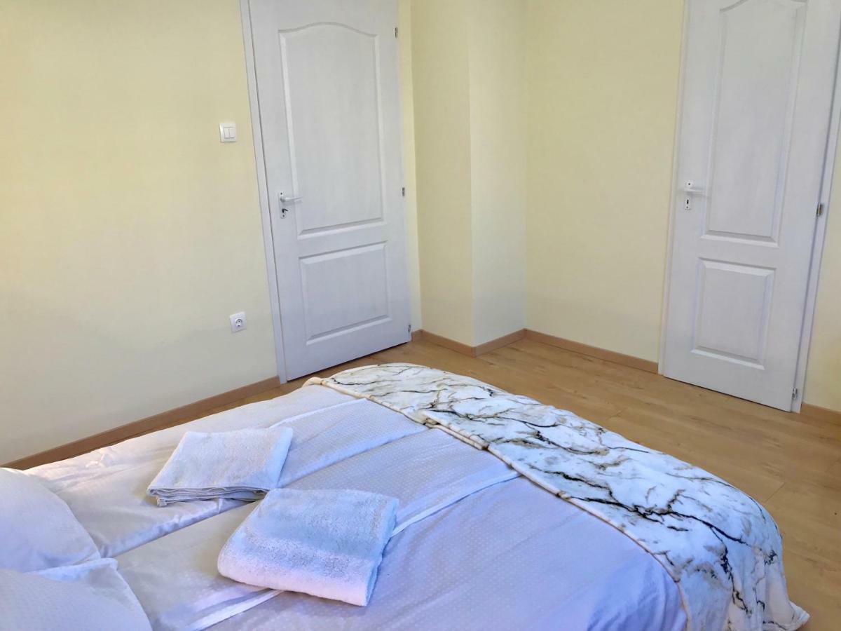 Ella Apartman เดเบรตเซน ภายนอก รูปภาพ
