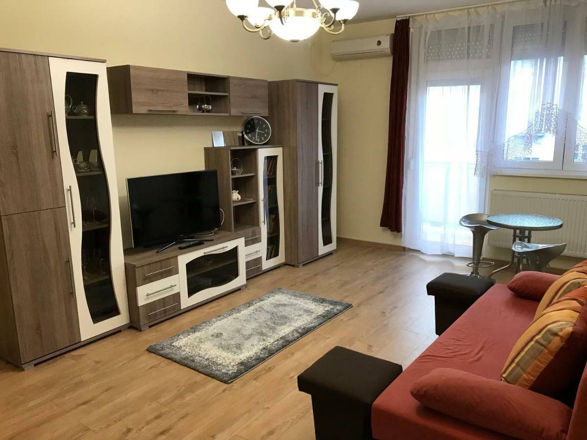 Ella Apartman เดเบรตเซน ภายนอก รูปภาพ
